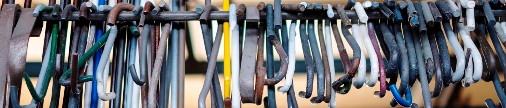 mese del fabbro ganci colorati appesi metal paint verniciatura industriale polvere sabbiatura zincatura campania