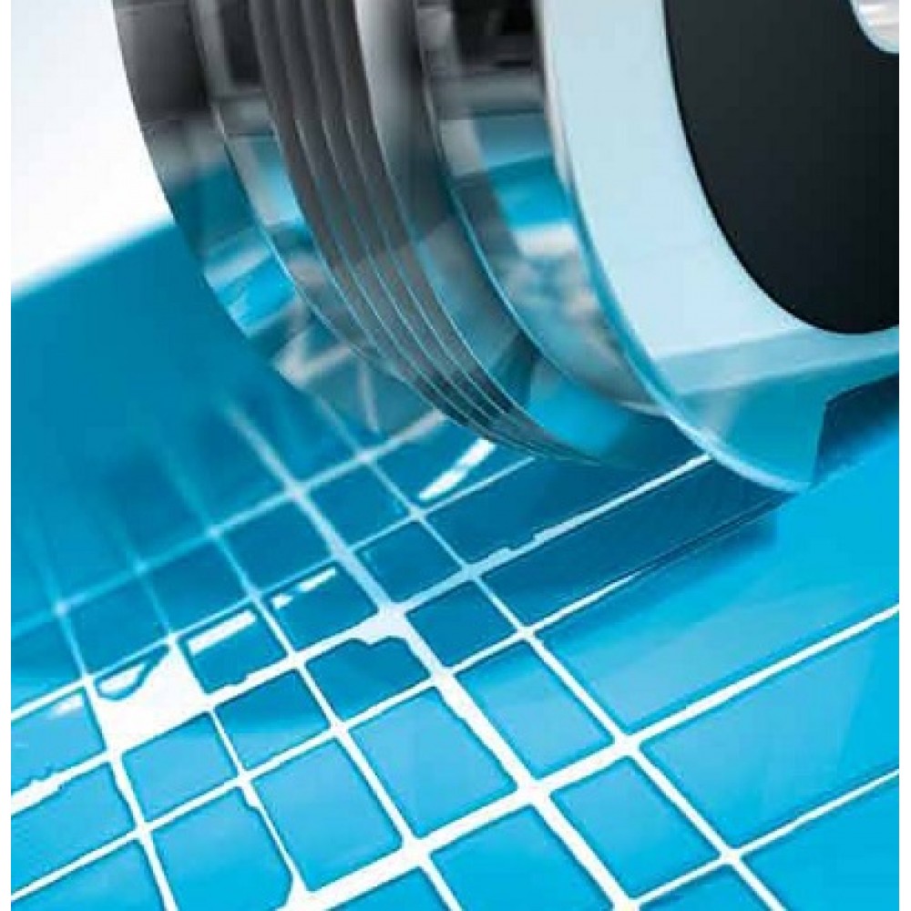 Test di quadrettatura ISO 2409 eseguito per verificare l’aderenza della vernice su superficie metallica.